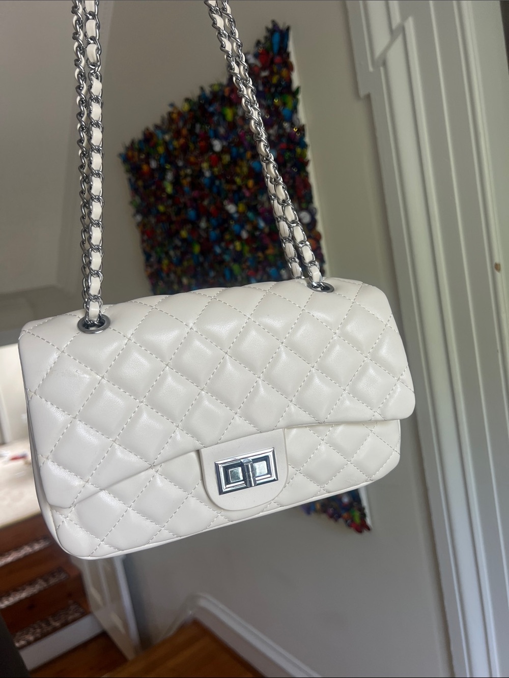 Elegant White Quilted Chain-Shoulder Bag